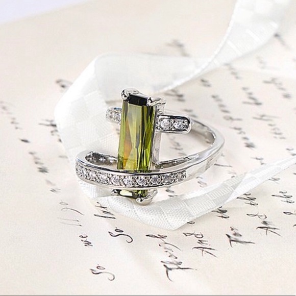 New Green Geometric Cubic Zirconia & Crystal Ring - Picture 10 of 14